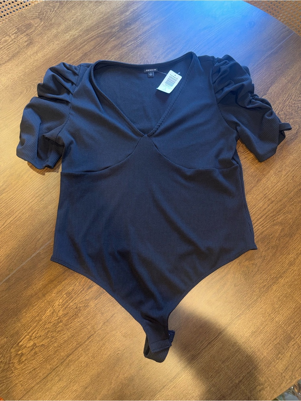 Torrid Black V‑Neck Ruched Sleeve Bodysuit NWT - Picture 2 of 9